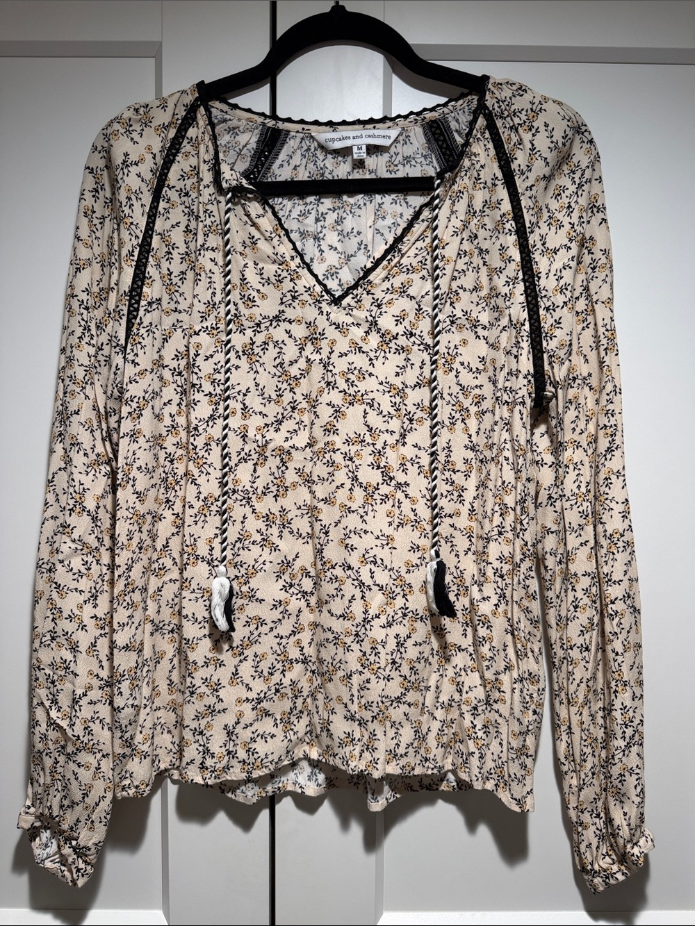 cupcakes & cashmere Cream Floral Tie-Neck Blouse